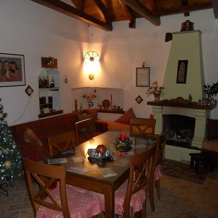 Sarafis Guesthouse Agios Lavrentios Bagian luar foto