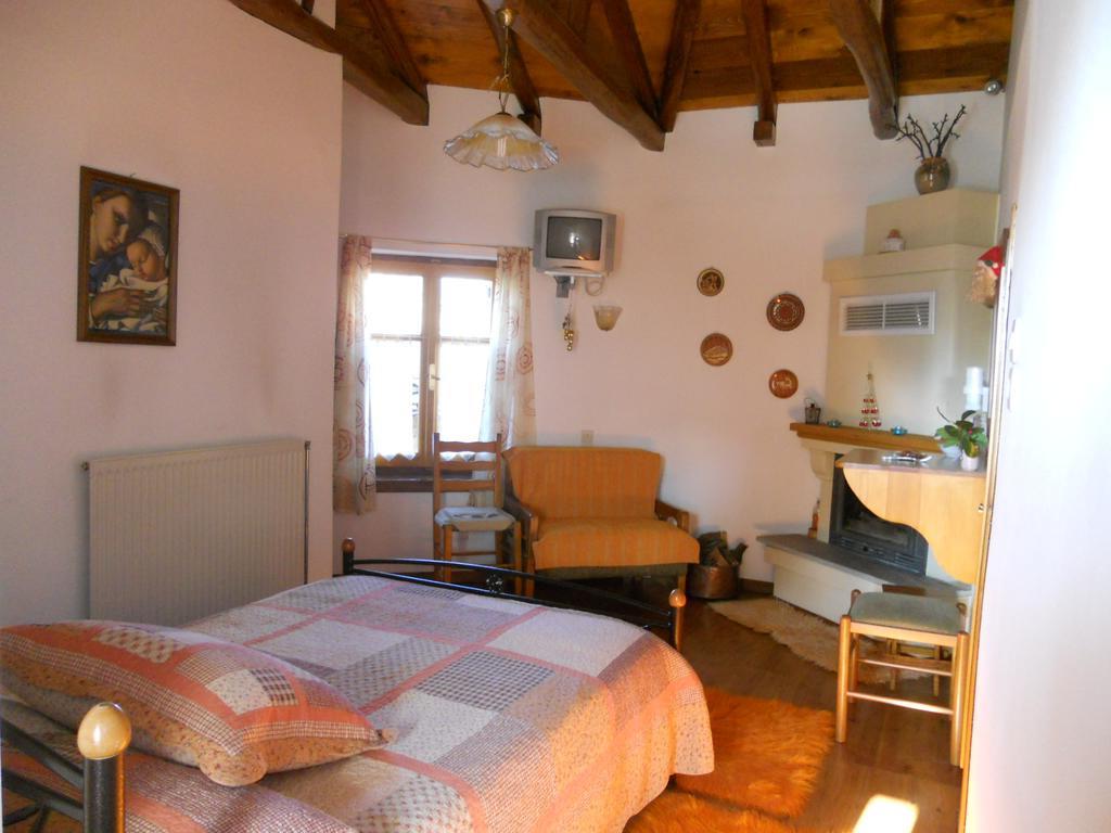 Sarafis Guesthouse Agios Lavrentios Bagian luar foto