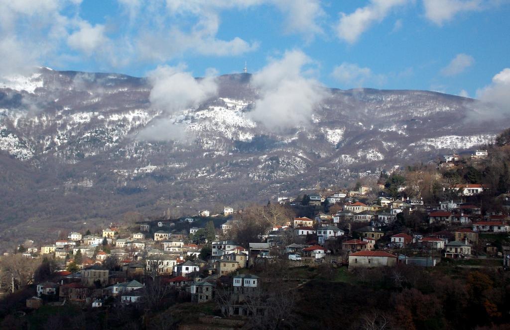Sarafis Guesthouse Agios Lavrentios Bagian luar foto